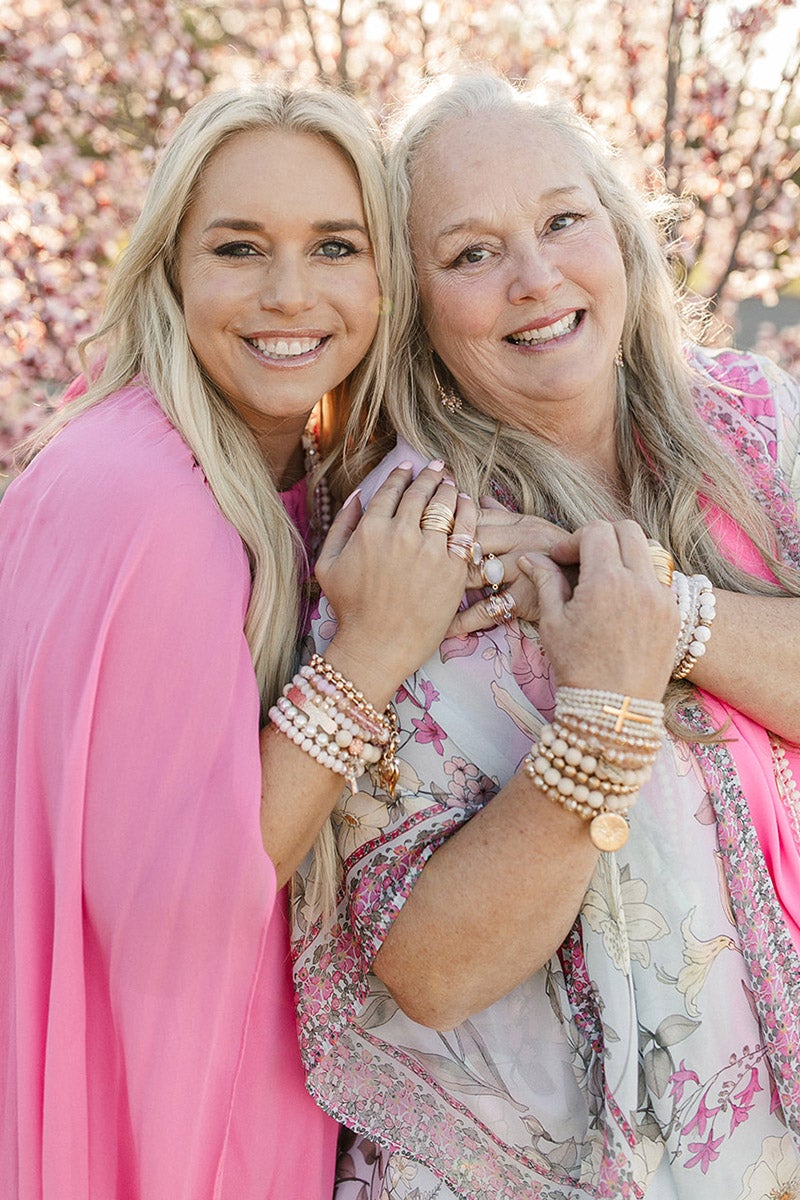 https://www.flowers.com/blog/wp content/uploads///kaylin jensen with her mom tracie