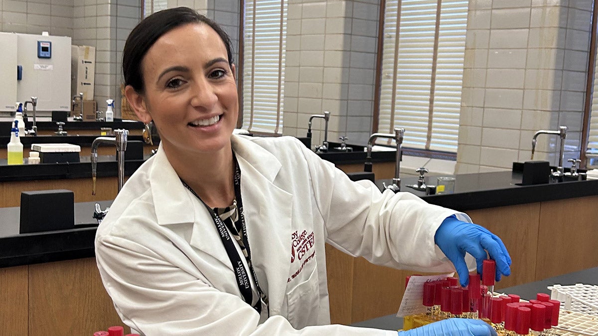 https://www.flowers.com/blog/wp content/uploads///noelle cutter in lab