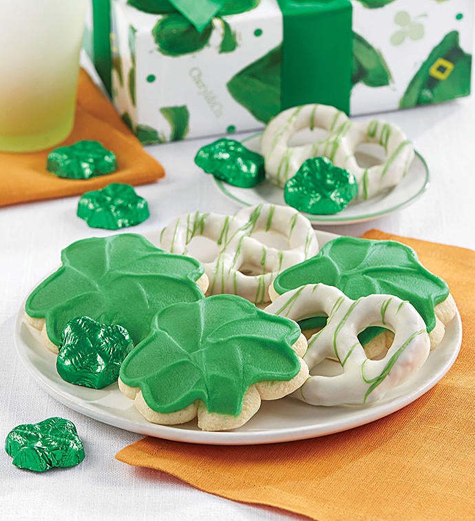 St Patrick&#39;s Day Cookies and Pretzels